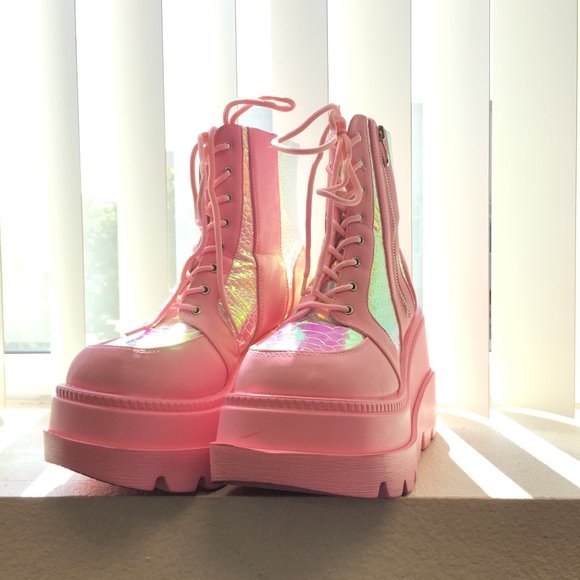 PRE LOVED - Cape Robbin Pink Poison Platforms Boots in Pink/9 - SH217 - Picture 1 of 7